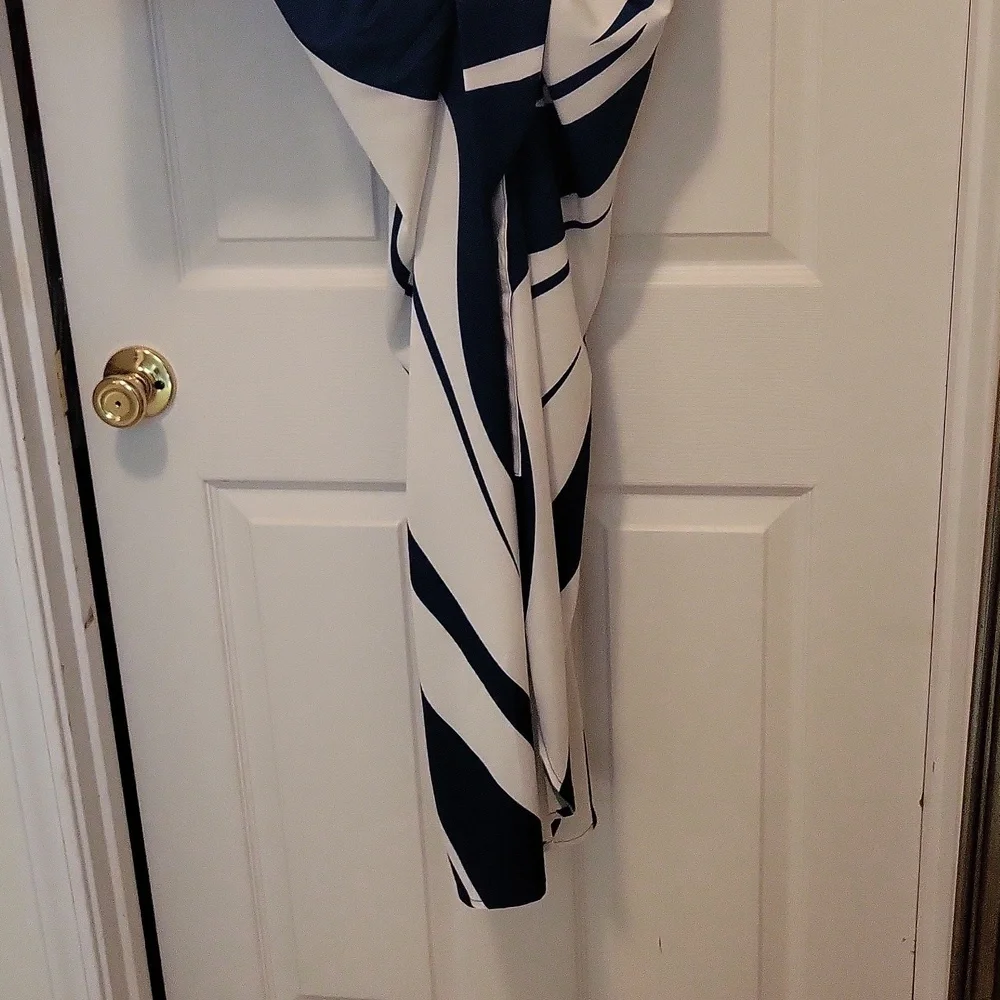 Dress - Picture 2 of 7
